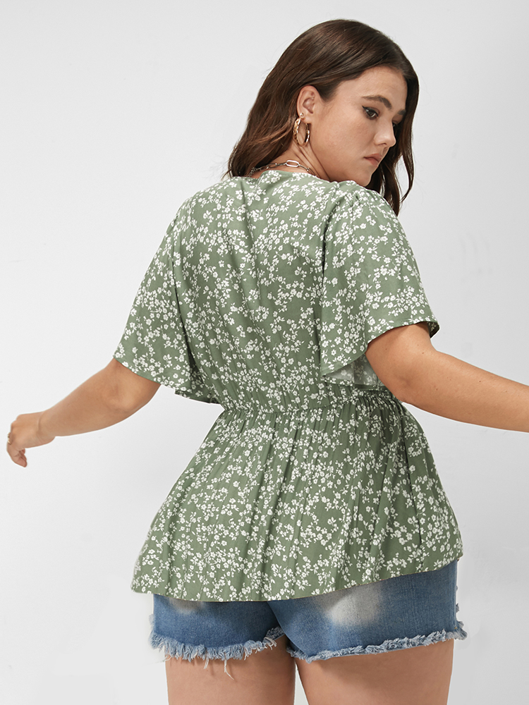 

Plus Size LightGreen Floral Flutter Sleeve Elastic Waist Blouse Women Elegant Short sleeve V-neck Dailywear Blouses BloomChic